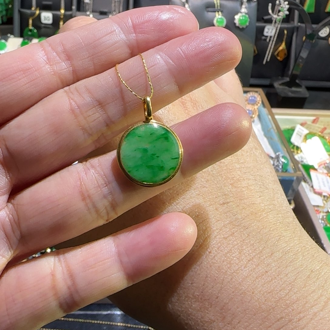 翡翠18K金镶嵌颈饰吊坠