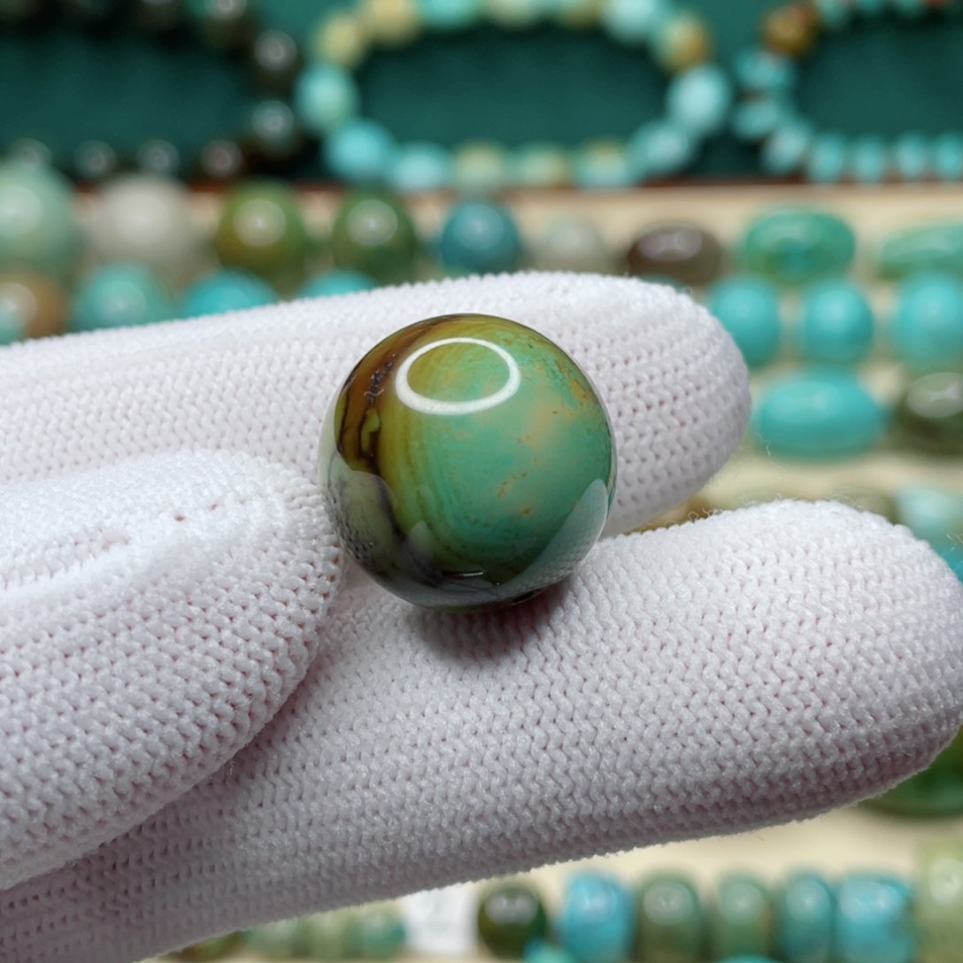 绿松石未镶嵌颈饰