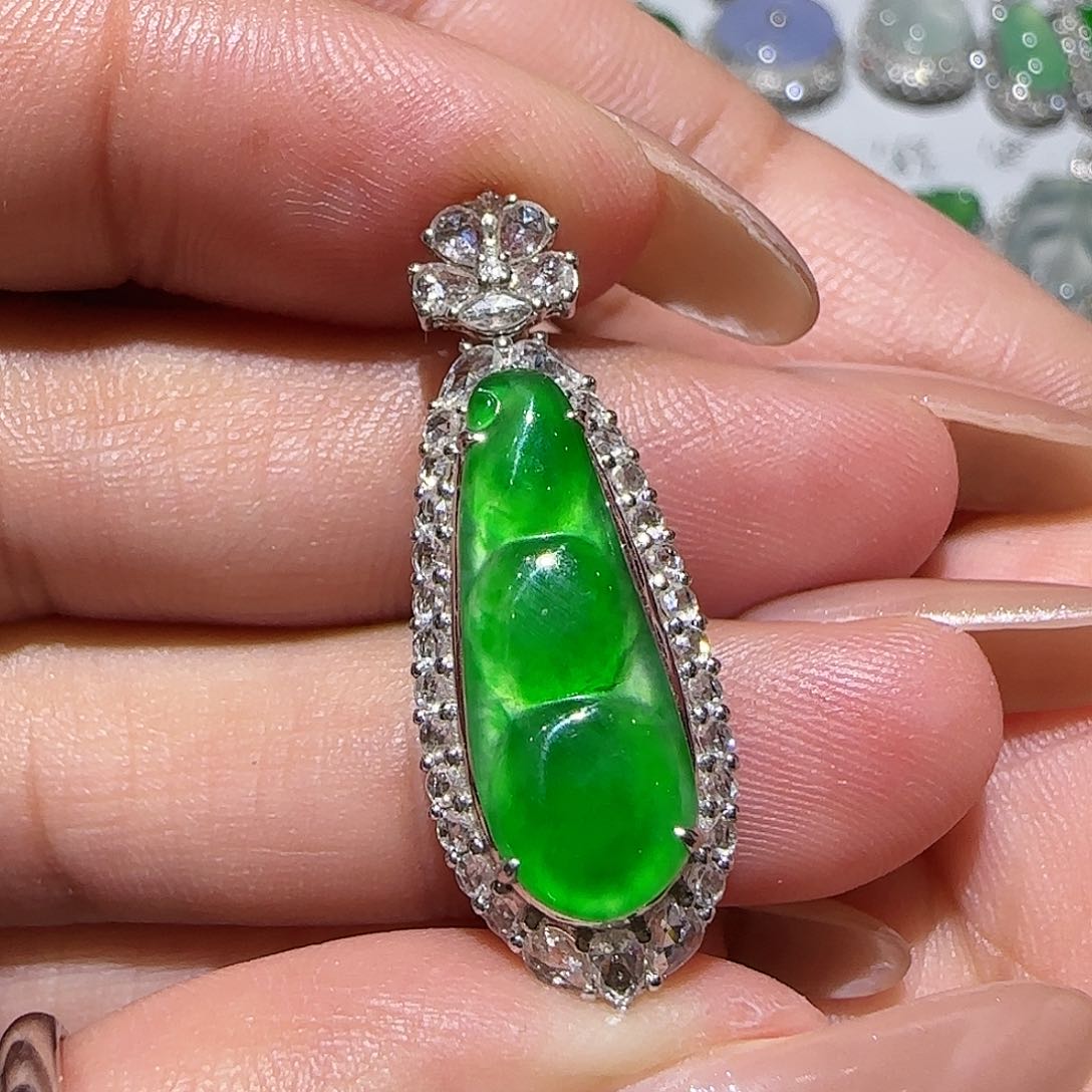 【闪购商品】颈饰18K金镶嵌翡翠天然