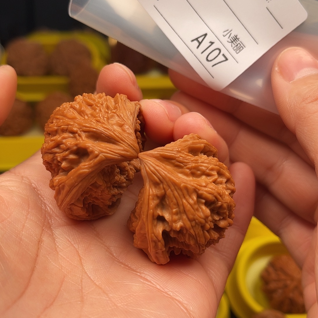 k***文玩核桃吊坠蛇头