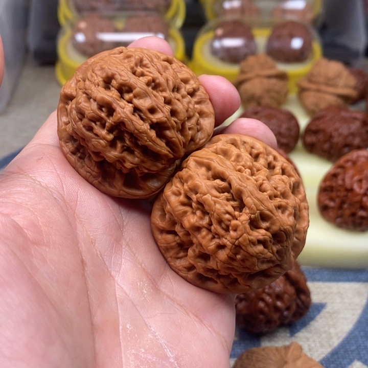 文玩核桃把件饕*核桃