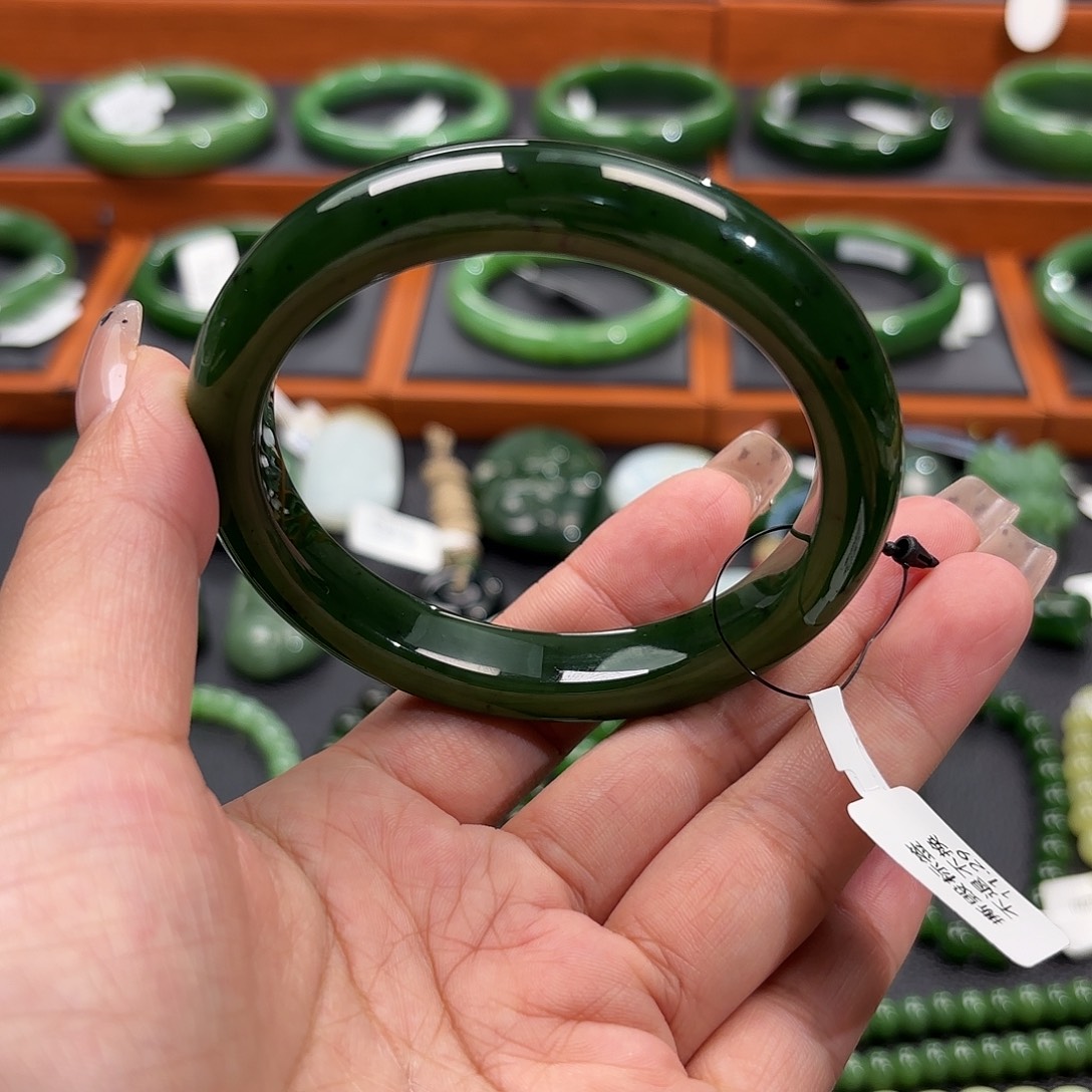 和田玉未镶嵌手镯菠菜绿60