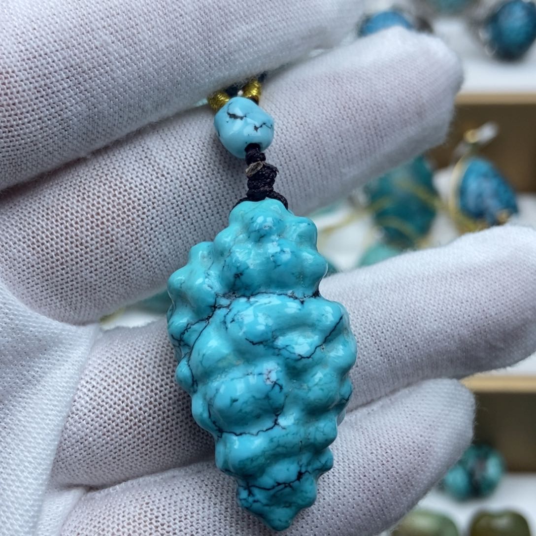 绿松石未镶嵌颈饰