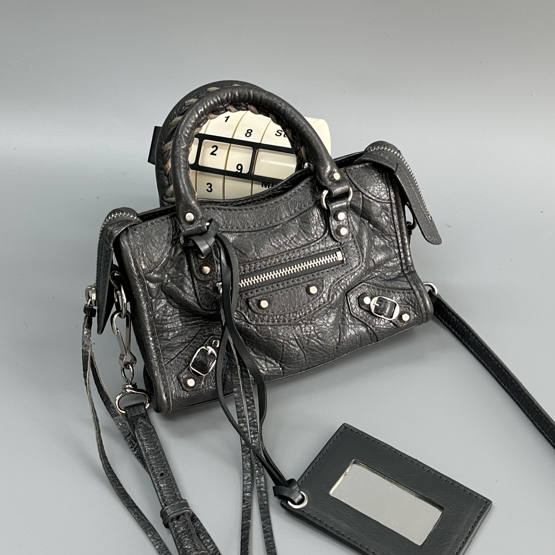 95新 Balenciaga/巴黎世家 灰银nano机车斜挎包 底长18 117674