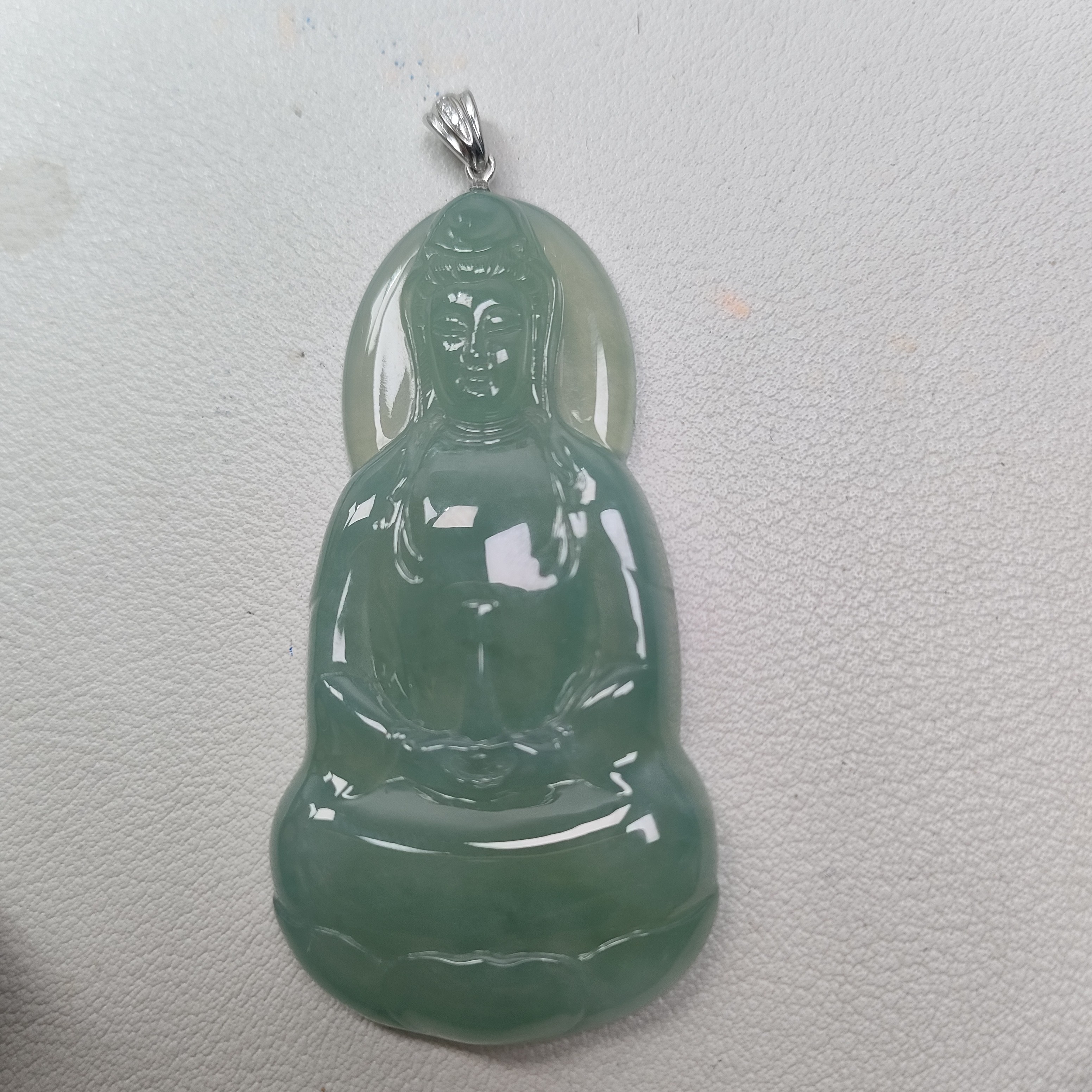 纯天然缅甸A货翡翠冰种晴绿底色精雕素衣观音配金翡翠貔貅翡翠