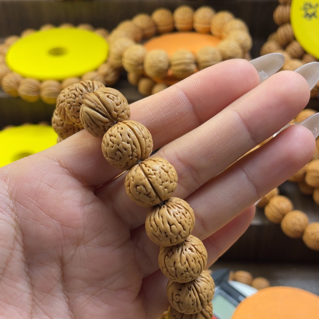 桃核手串哈**啊肉纹元宝