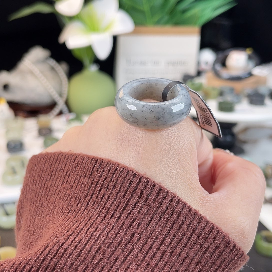 和田玉未镶嵌戒指E1青花轮胎17.1不退换