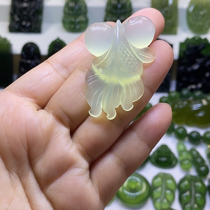 蛇纹石玉颈饰未镶嵌