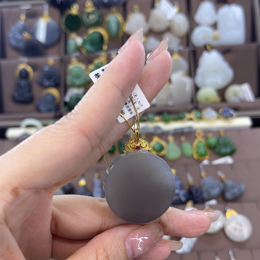和田玉吊坠18K金镶嵌