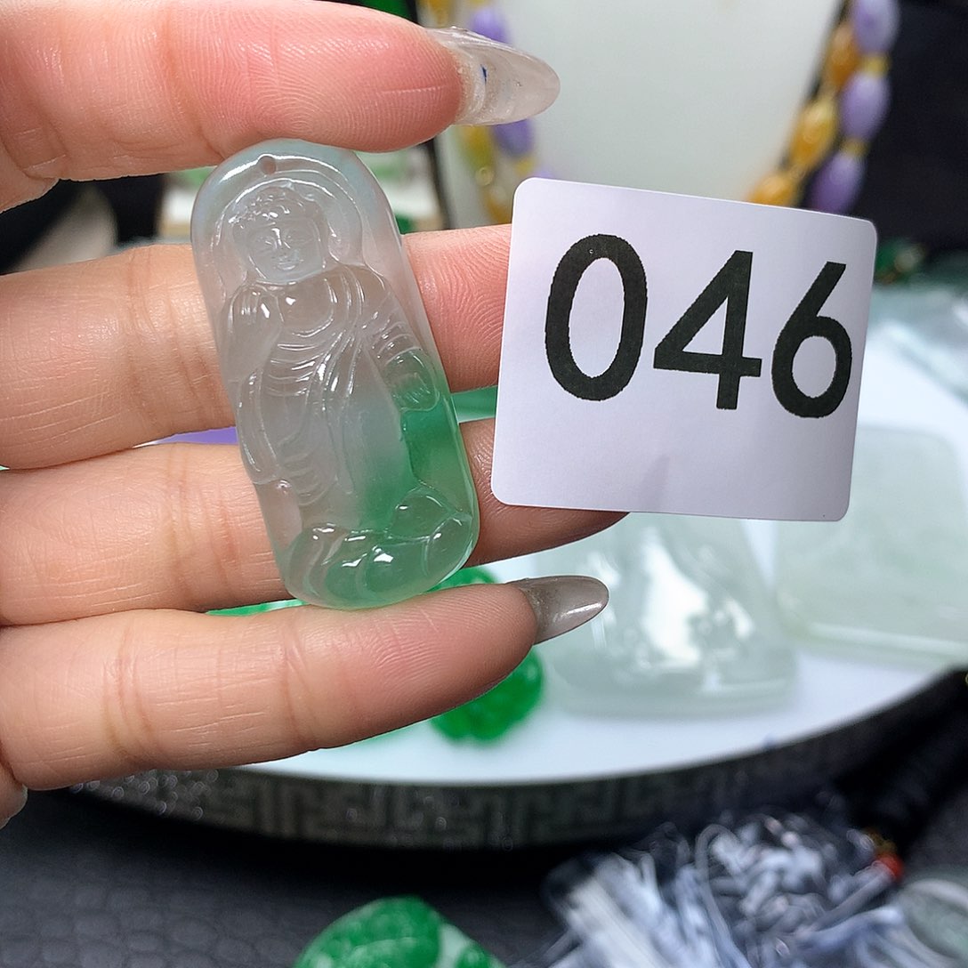 翡翠吊坠(赠链)未镶嵌