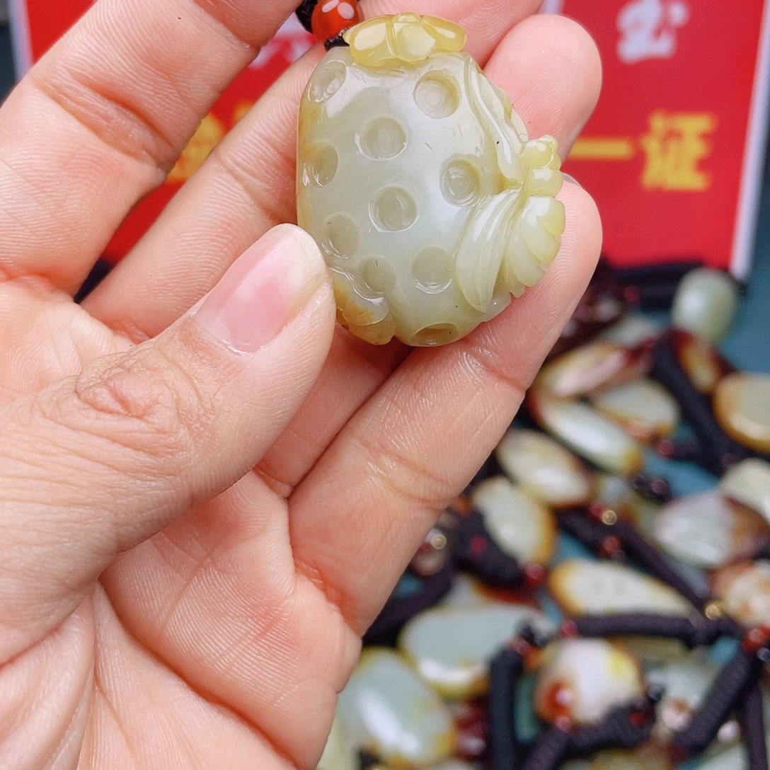 和田玉颈饰未镶嵌