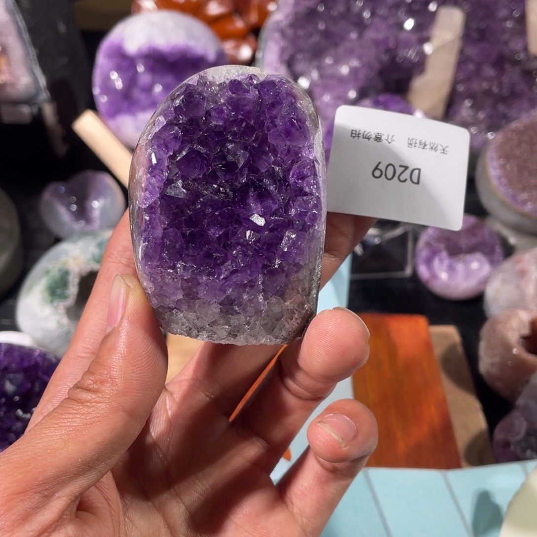 紫晶未镶嵌大型摆件（非配饰）