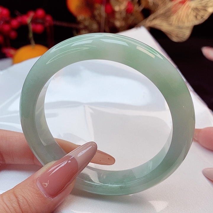 翡翠手镯未镶嵌55圈