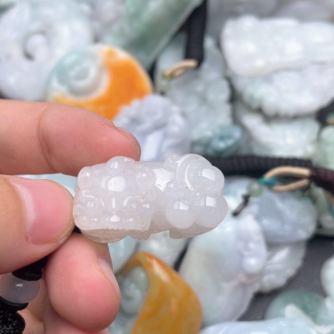 白***子翡翠未镶嵌吊坠(不含链)