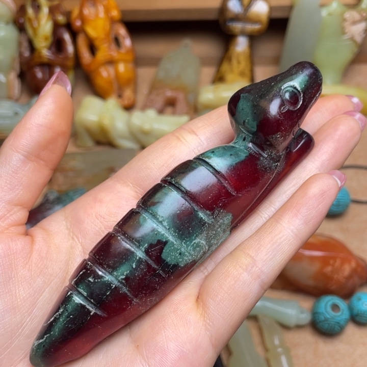 蛇纹石玉未镶嵌颈饰