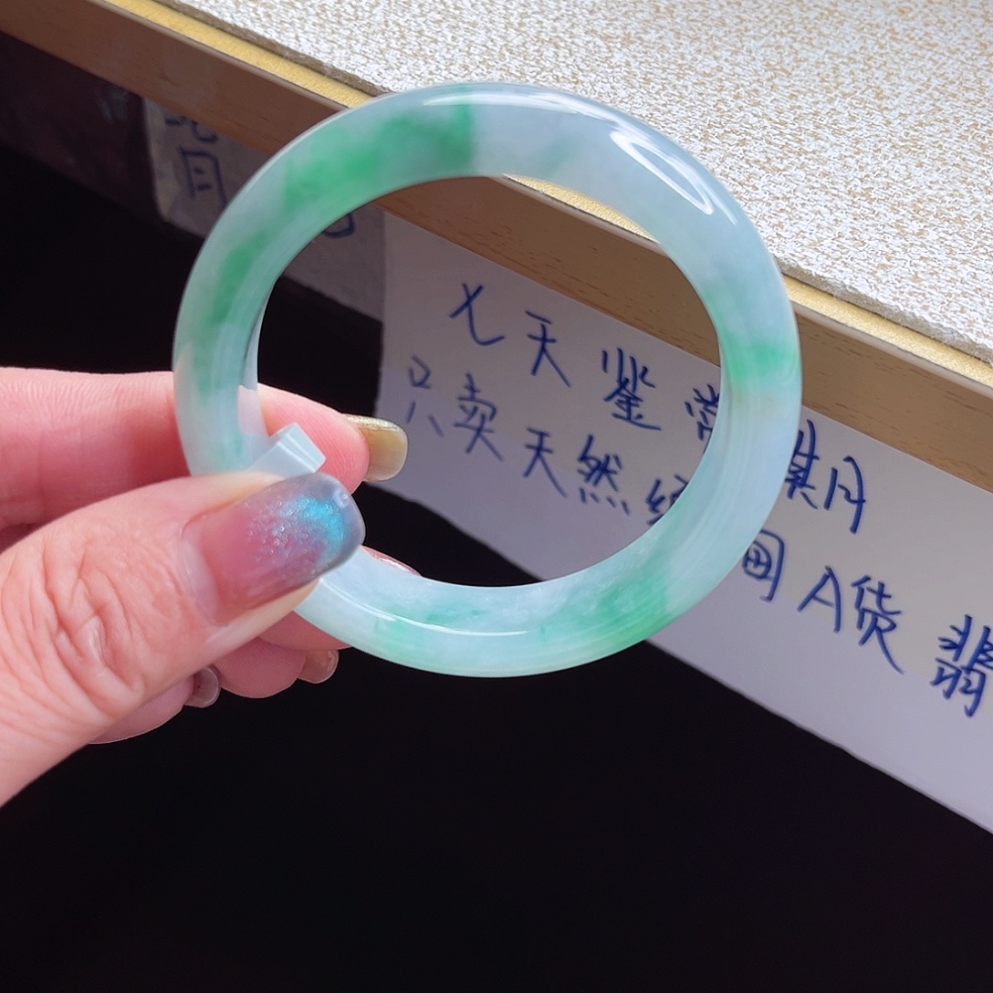 翡翠手镯未镶嵌手镯