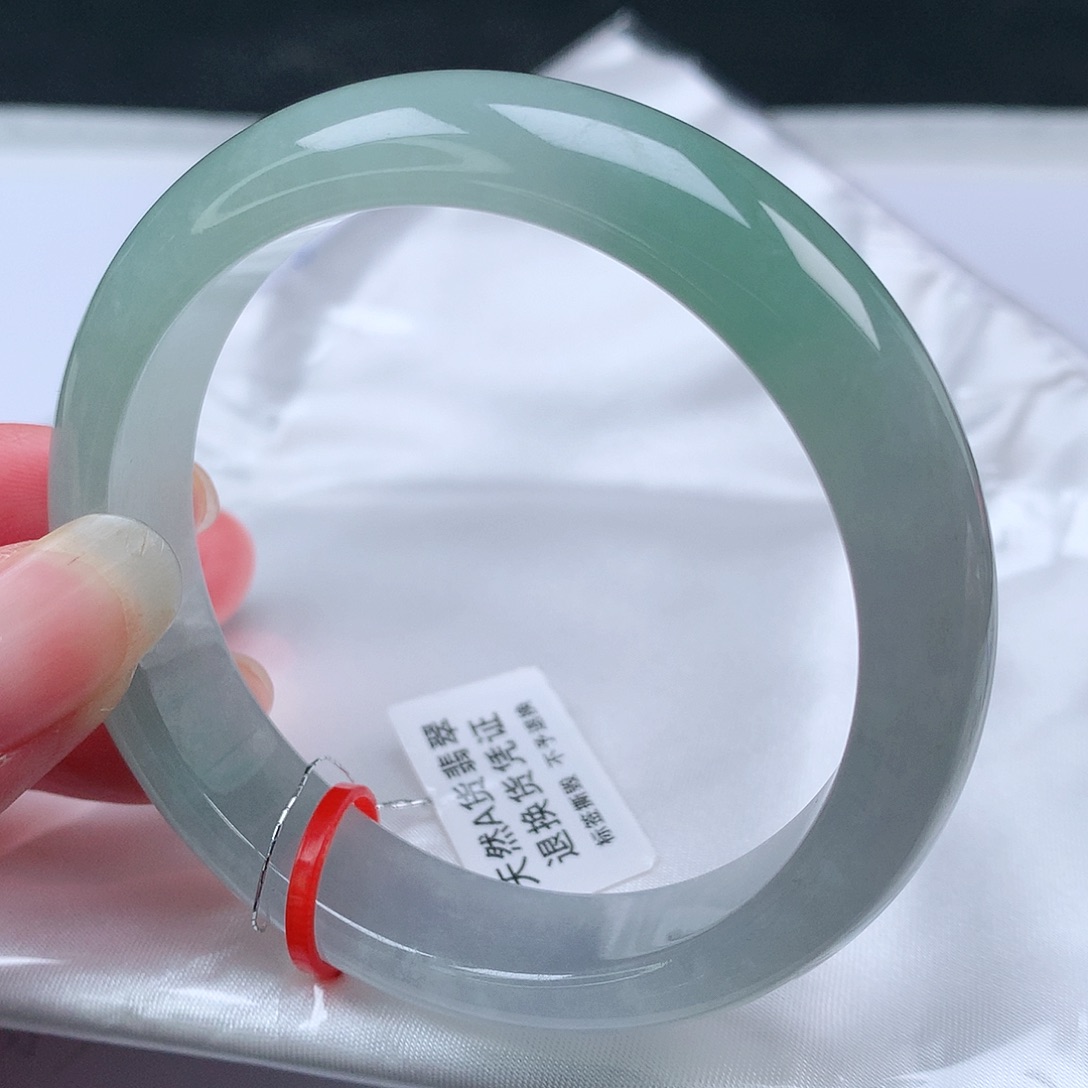 翡翠手镯未镶嵌55圈