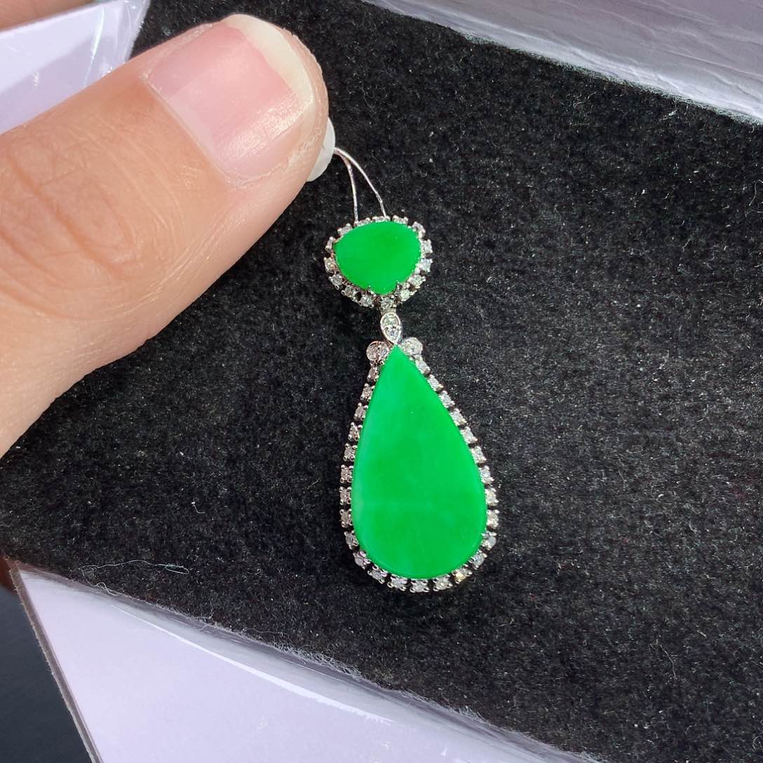 翡翠吊坠(赠链)18K金镶嵌