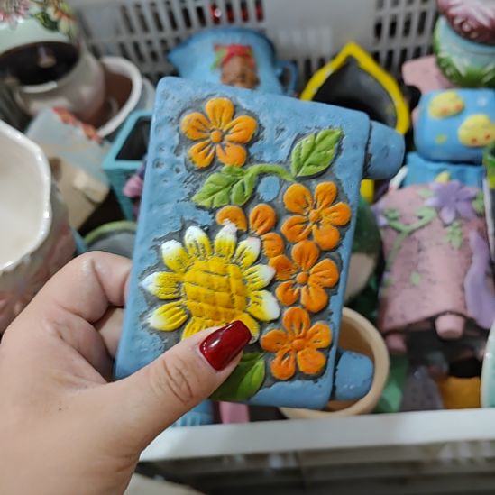 当场拍满15元发货不凑不发，花盆盆口不方不圆有针孔黑点是正常的，