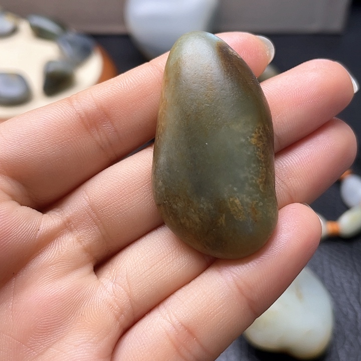 和田玉颈饰未镶嵌8