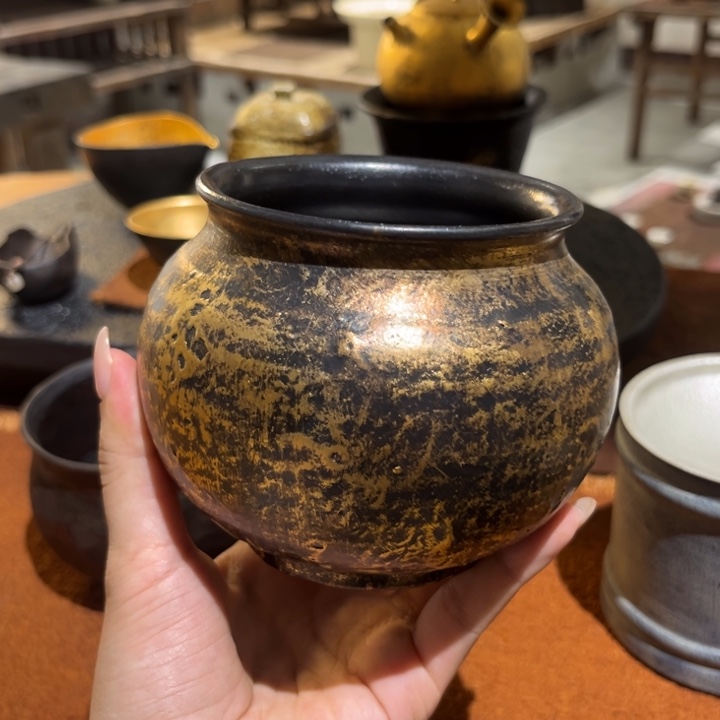 景德镇鱼和熊手工陶艺
