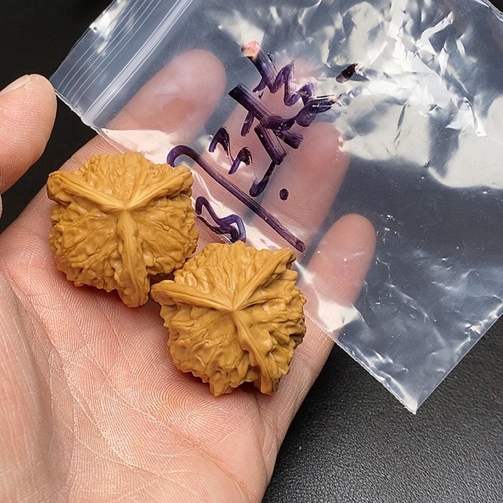 【闪购商品】文玩核桃把件三楞