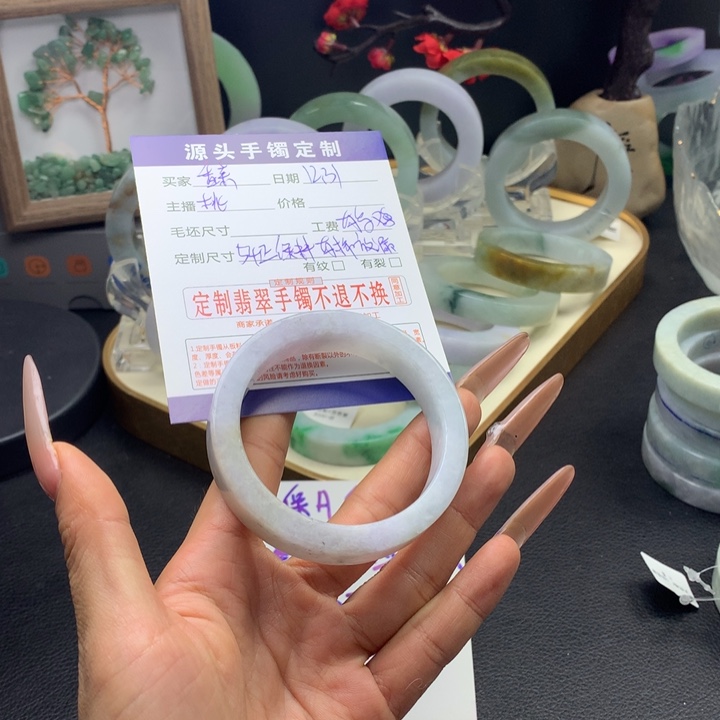 不****定制翡翠未镶嵌手镯