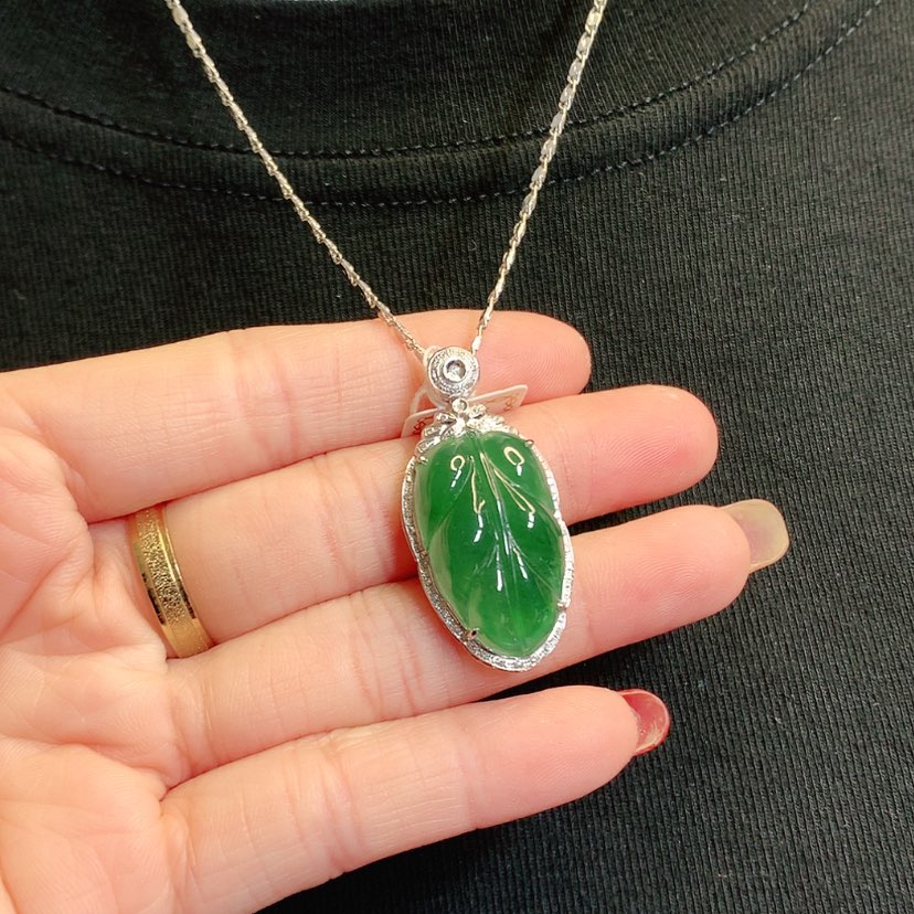 【闪购商品】翡翠吊坠(赠链)18K金镶嵌