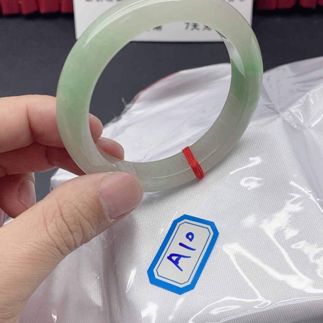 莉***8硅化玉未镶嵌手镯翡手镯A1000