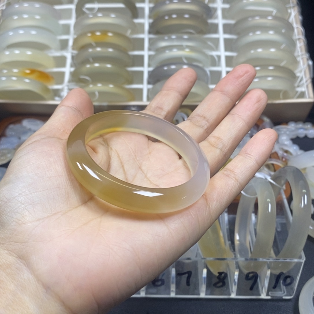 ****࿐玛瑙/玉髓未镶嵌手镯