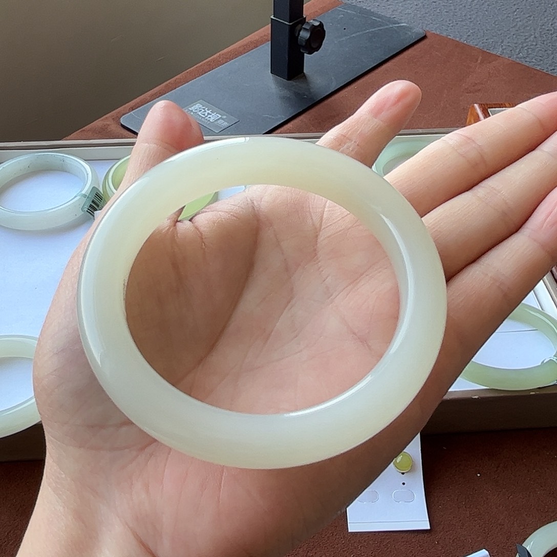 和田玉手镯未镶嵌休*符