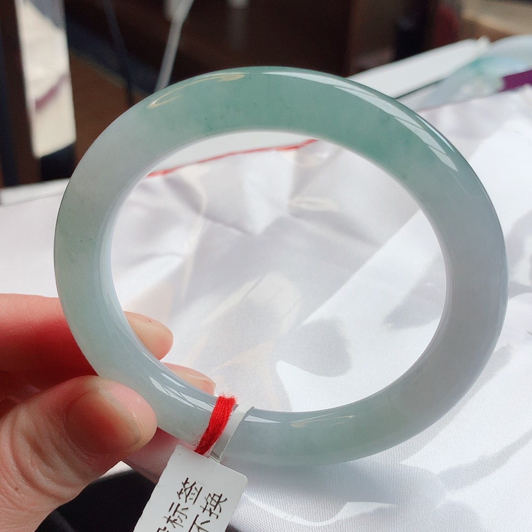翡翠手镯未镶嵌天然翡翠A货
