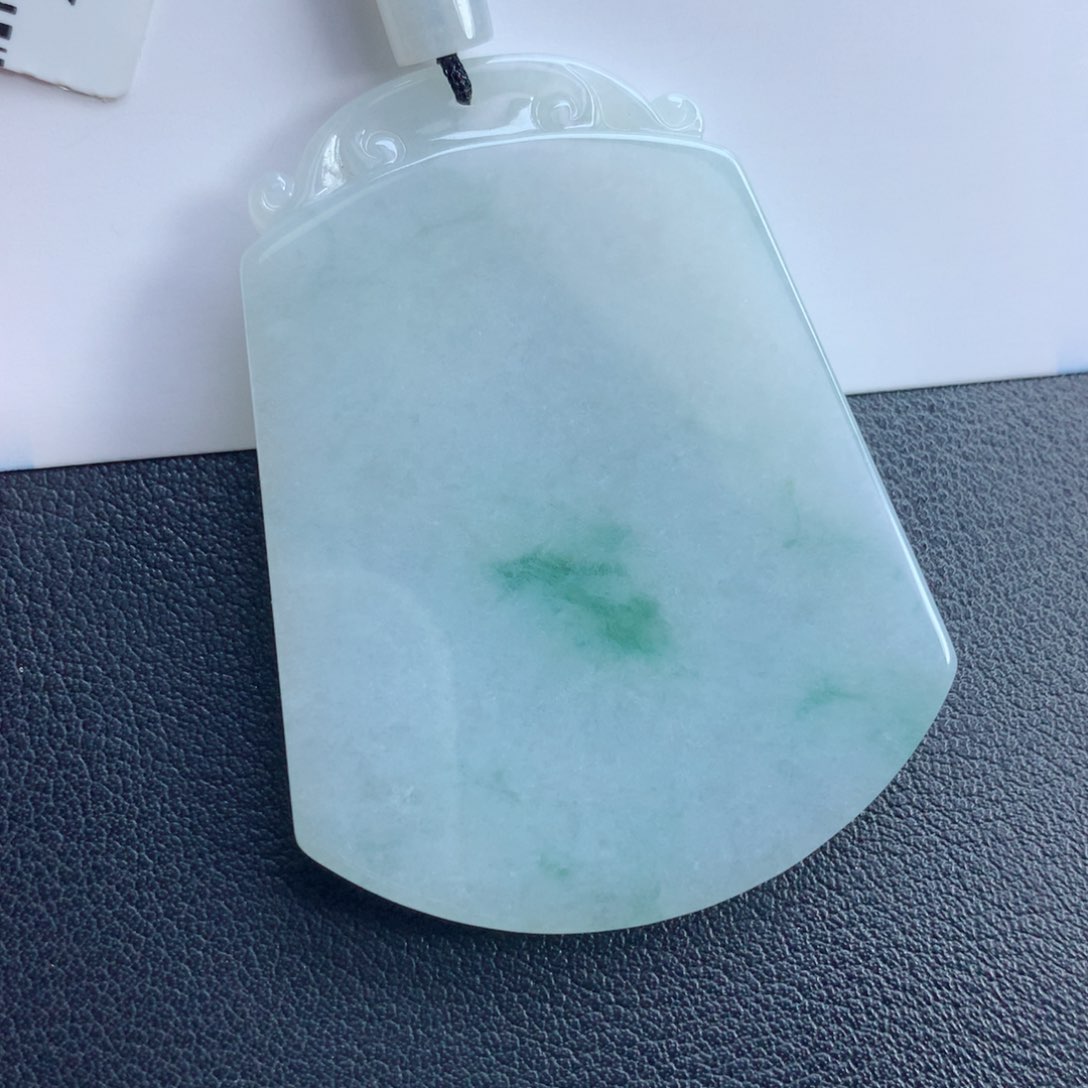 翡翠颈饰未镶嵌无事牌