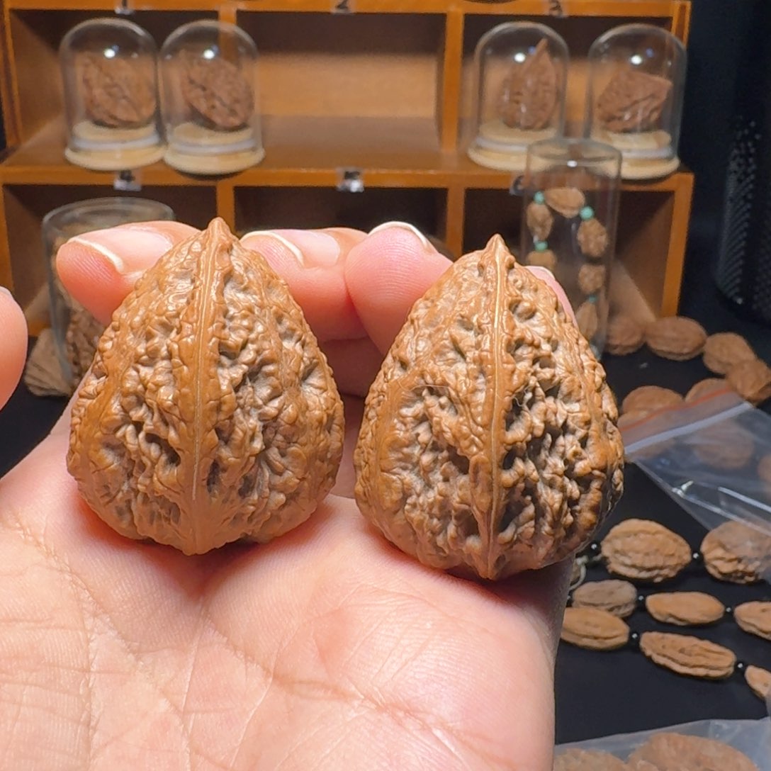 文玩核桃把件红皮旮哒塔