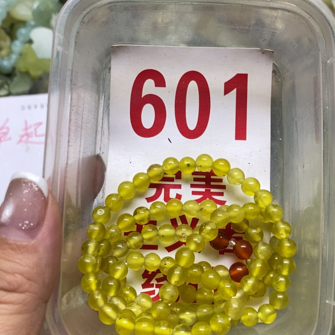 透闪石-蛇纹石玉吊坠未镶嵌