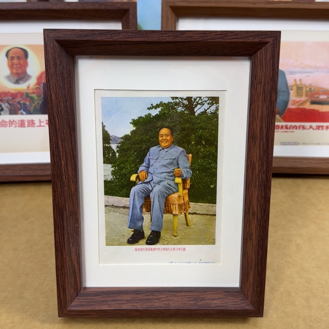 桌面摆台 毛爷爷坐椅子