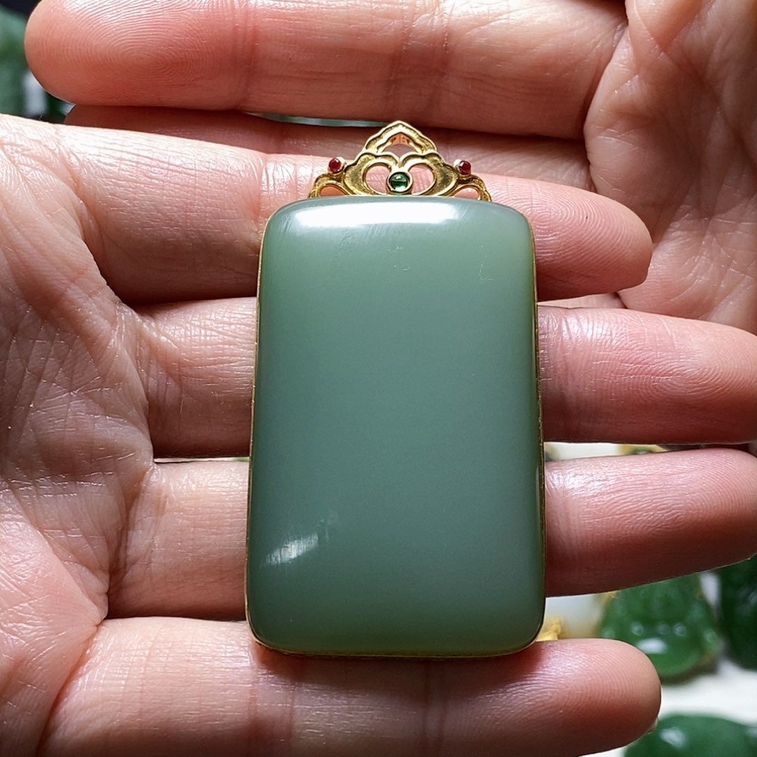 和田玉颈饰18K金镶嵌