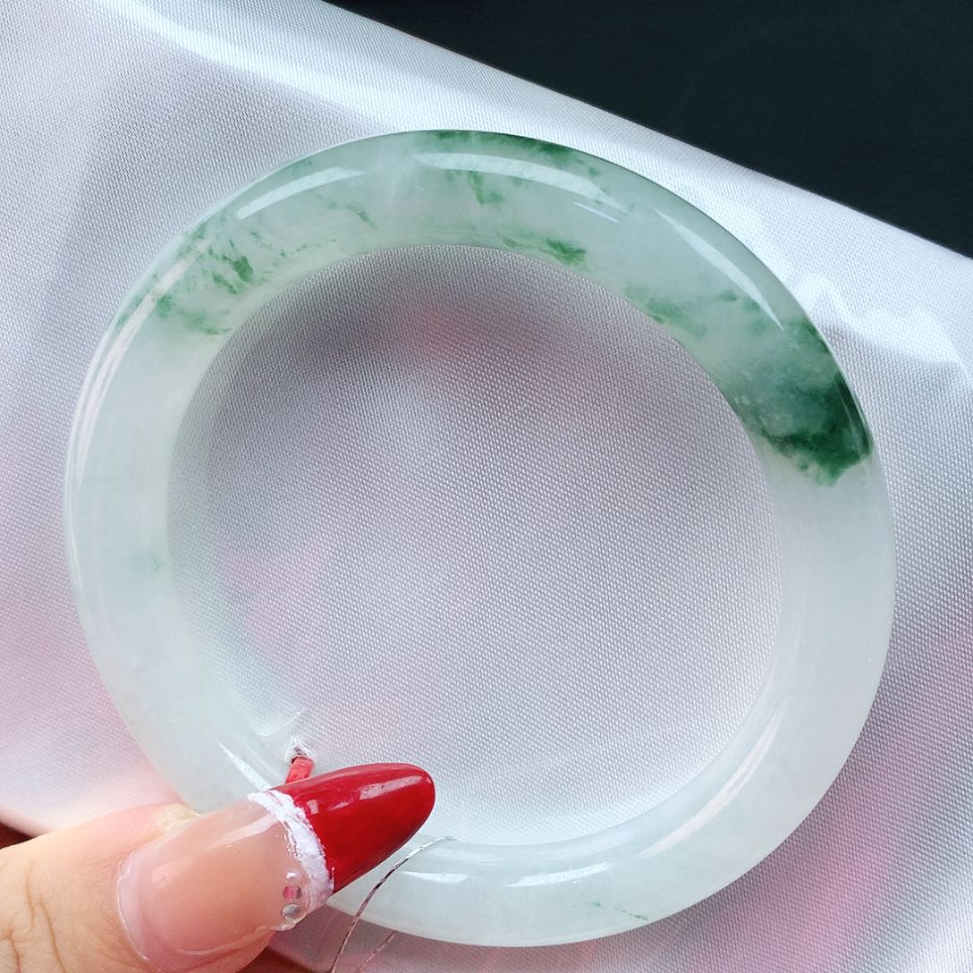 翡翠手镯未镶嵌54圈
