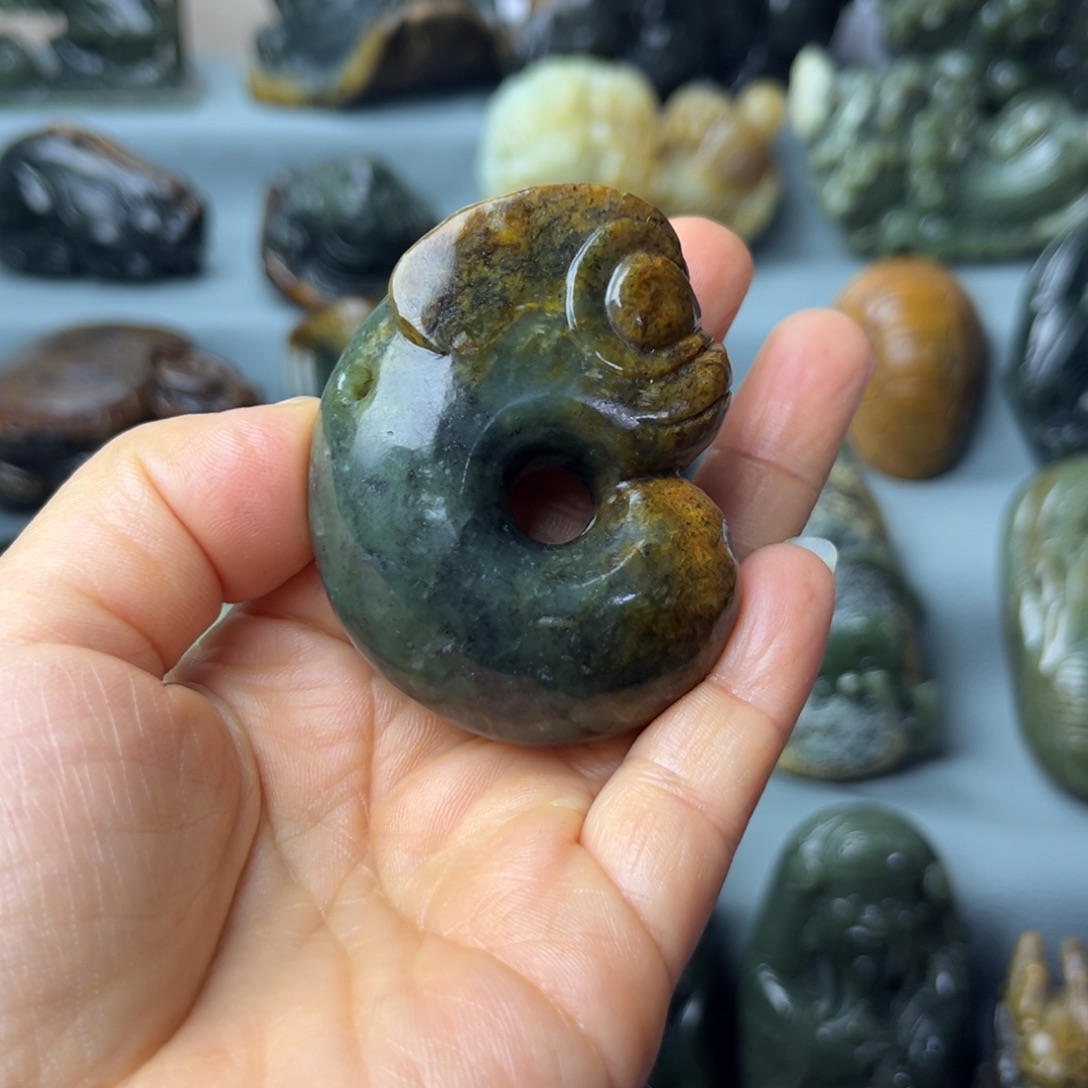 岫岩河磨玉（透闪石质玉）未镶嵌把件