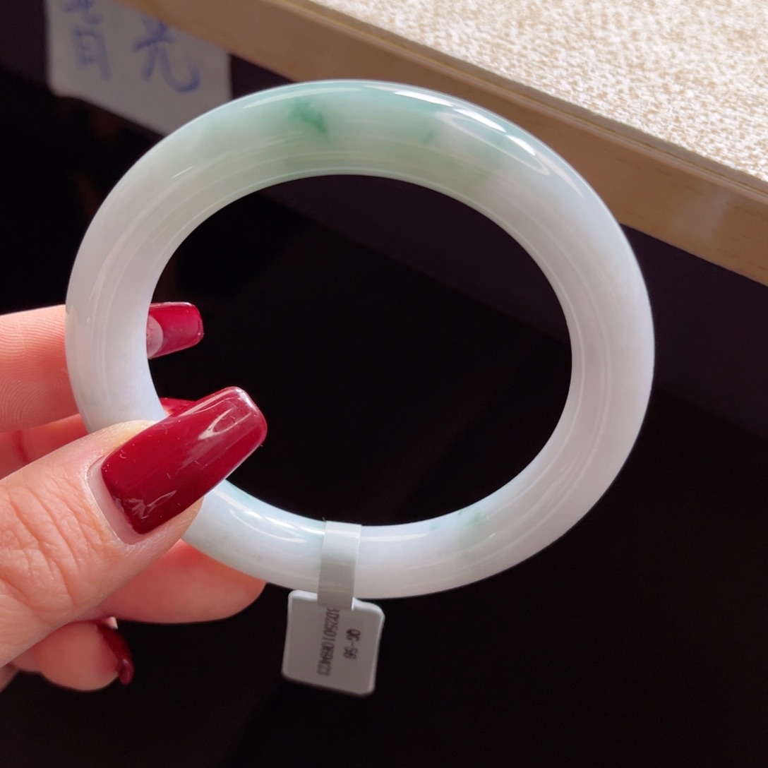 翡翠手镯未镶嵌手镯