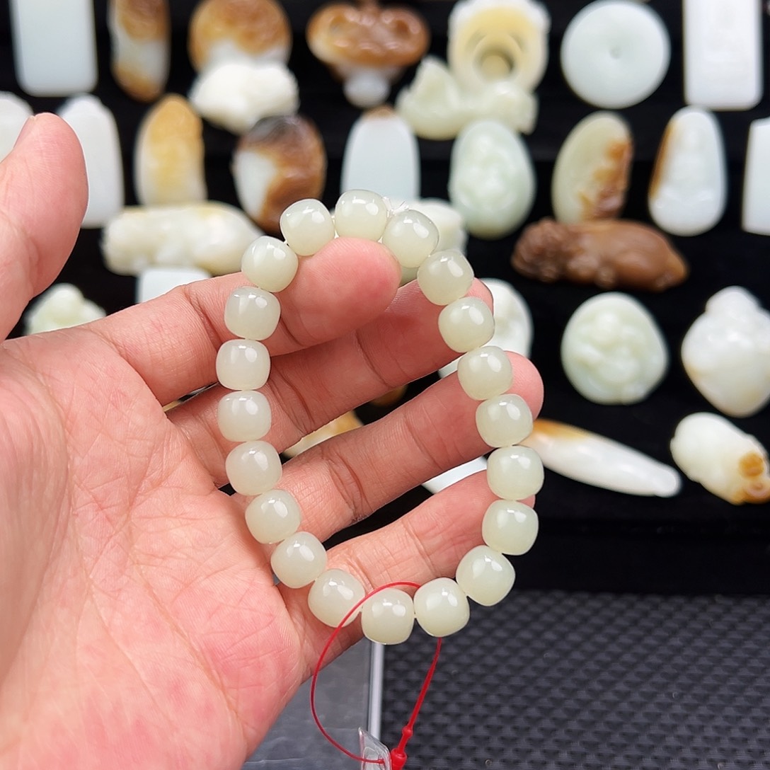 和田玉颈饰未镶嵌