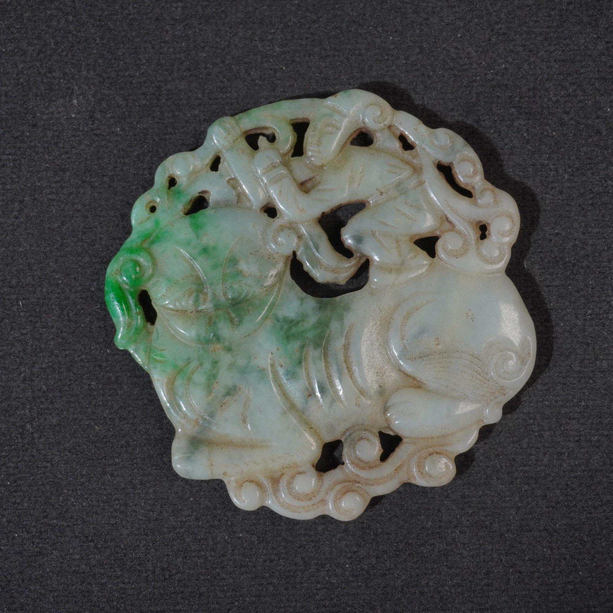 2NYJ10  清  翡翠圆牌