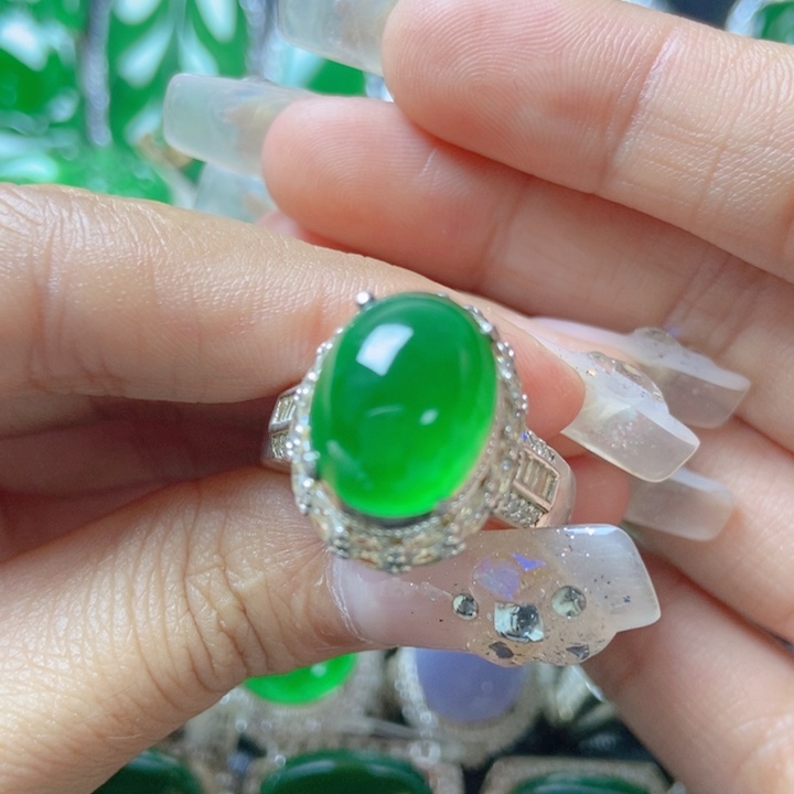 翡翠颈饰未镶嵌16。      