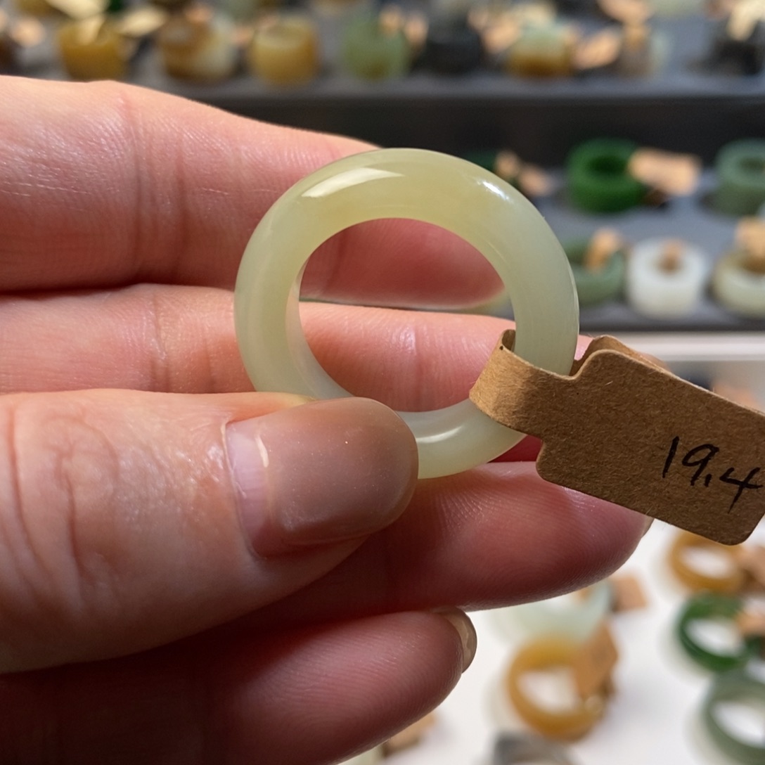 和田玉未镶嵌戒指