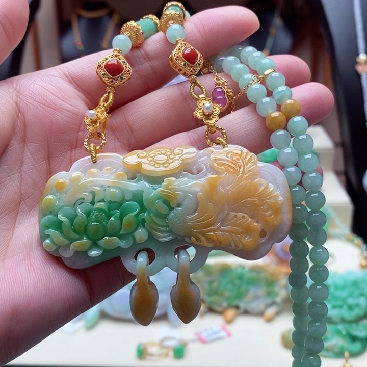 翡翠颈饰未镶嵌翡翠吊坠