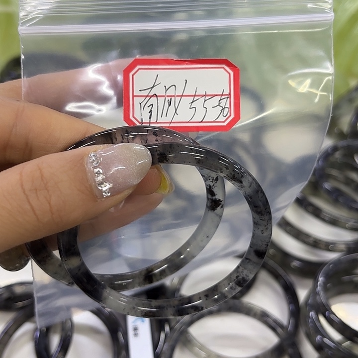 南***晓蛇纹石玉未镶嵌手镯