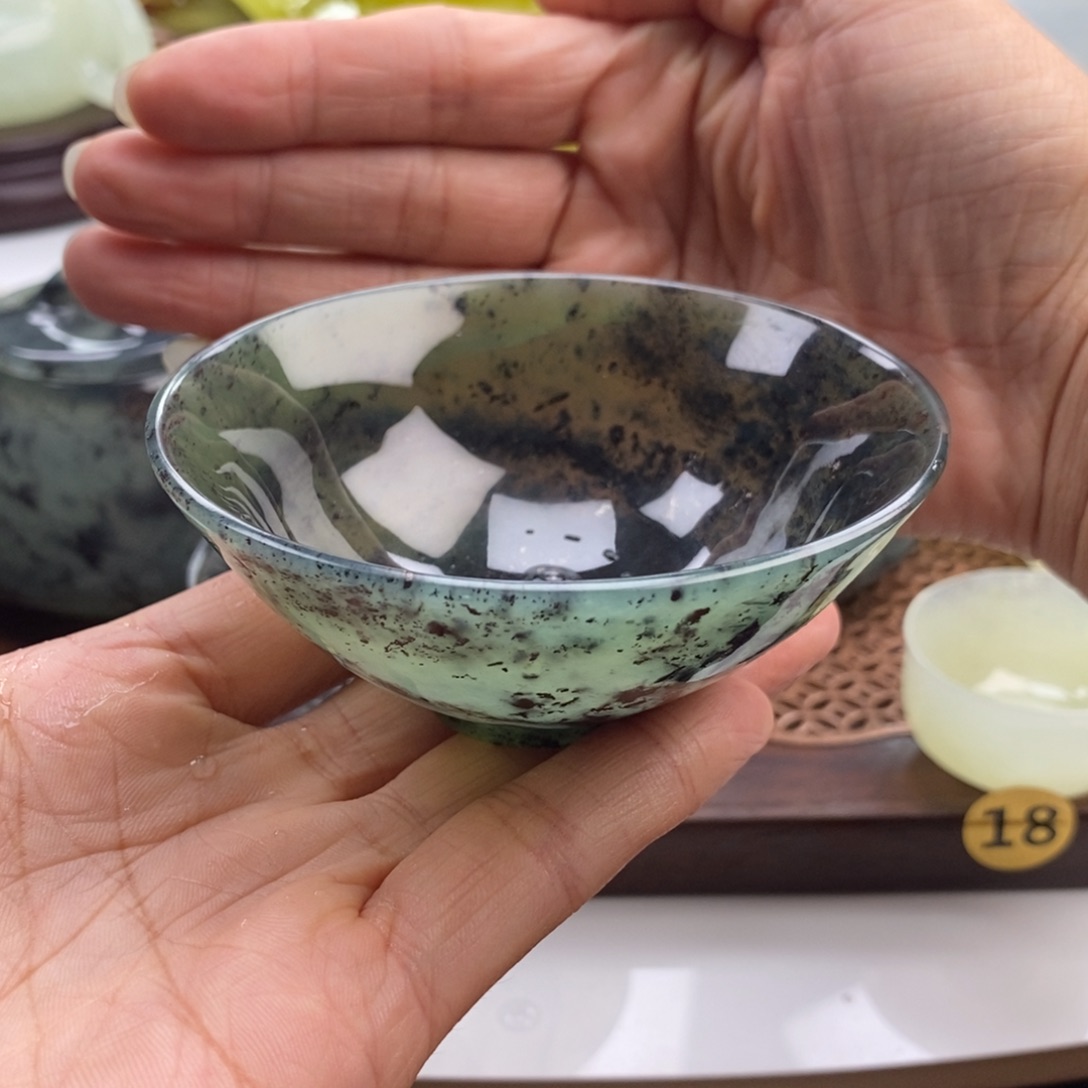 杨***儿岫玉未镶嵌四大名玉茶杯