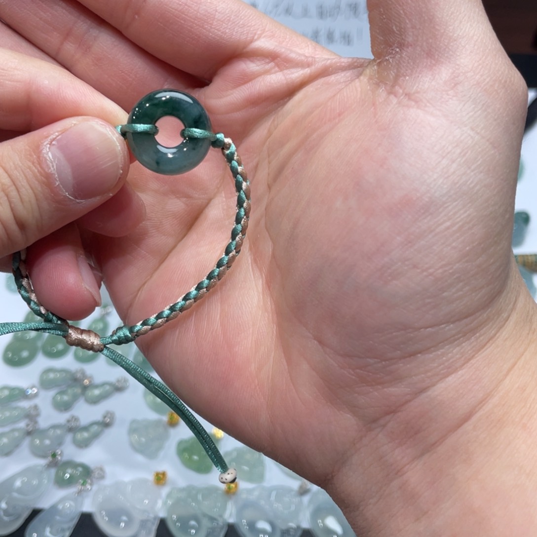 翡翠颈饰未镶嵌多样性