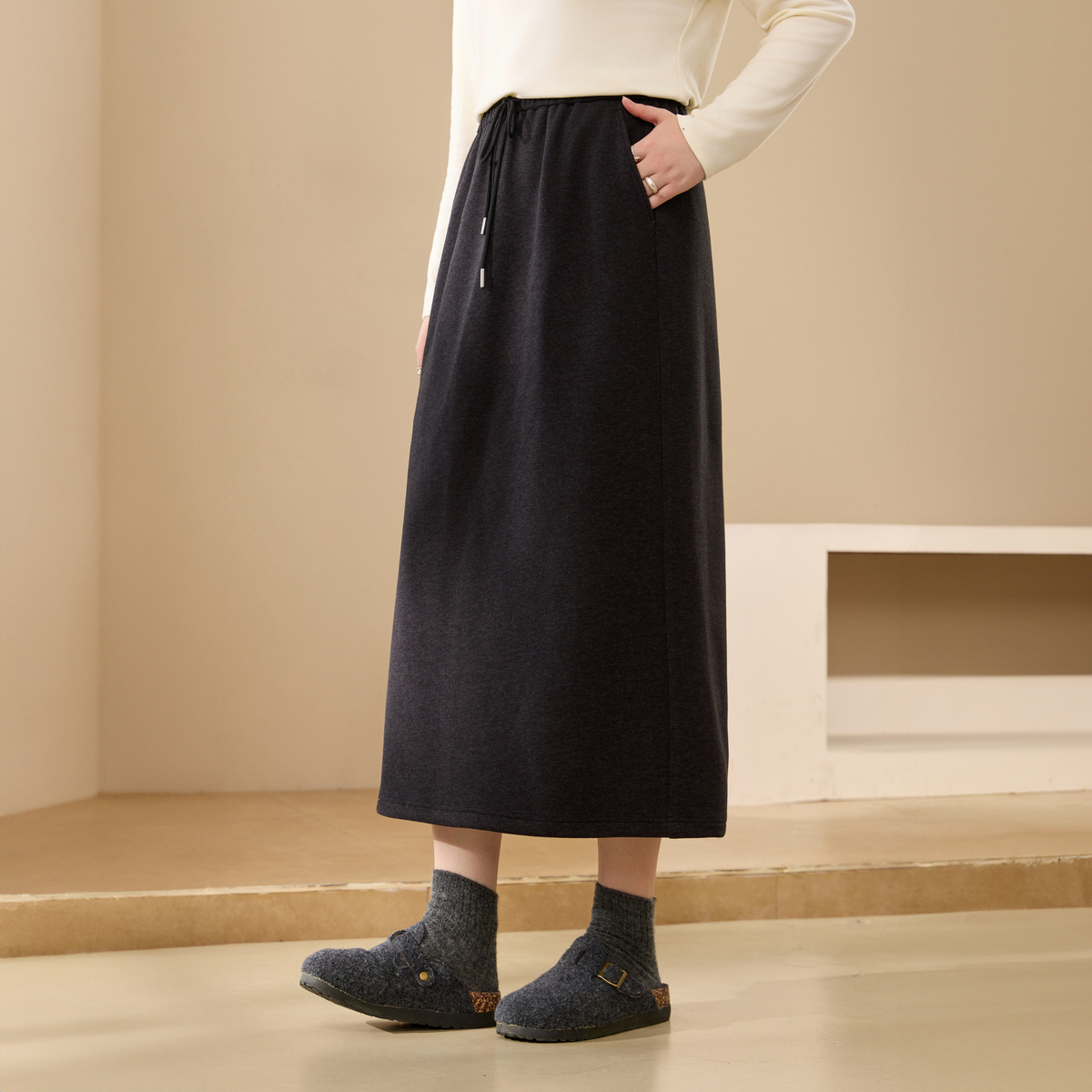 【花涧疏影】纤莉秀E大码女装简约休闲气质设计感开叉半身裙QK4911