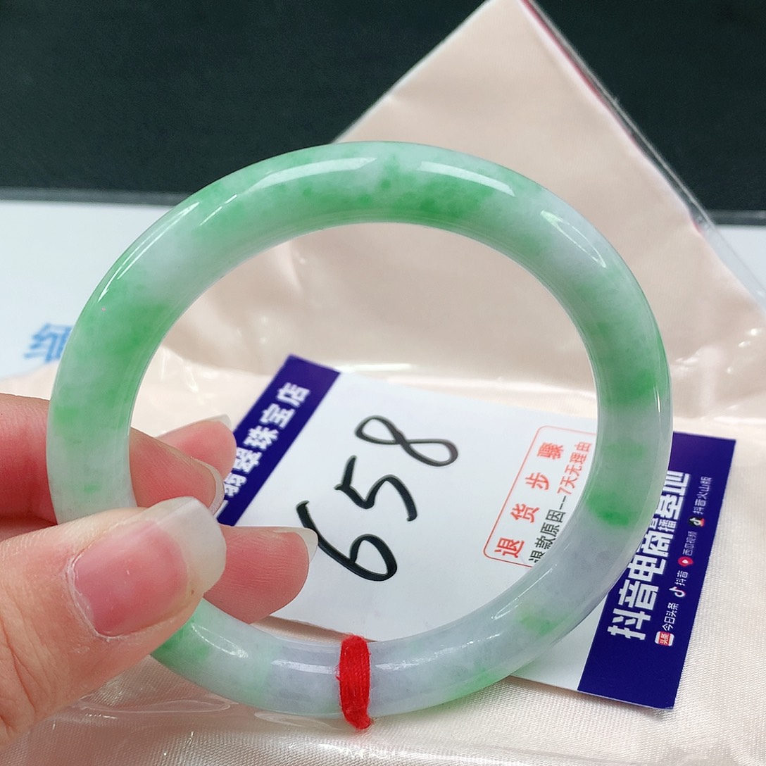 翡翠未镶嵌手镯开**乐翡翠